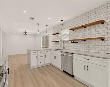 10530 Stone Canyon Road - Photo Thumbnail 17