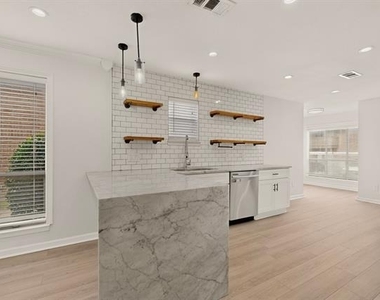10530 Stone Canyon Road - Photo Thumbnail 13