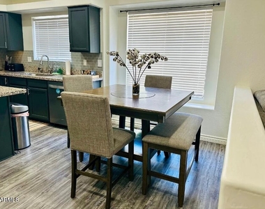2745 E Hartford Avenue - Photo Thumbnail 3
