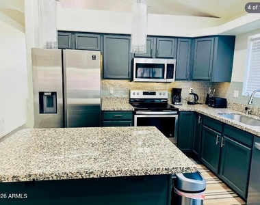 2745 E Hartford Avenue - Photo Thumbnail 2