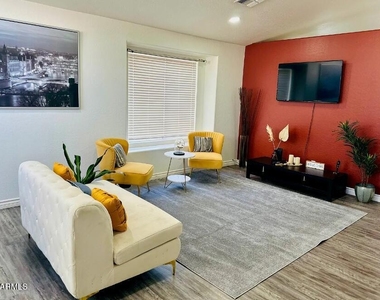 2745 E Hartford Avenue - Photo Thumbnail 1