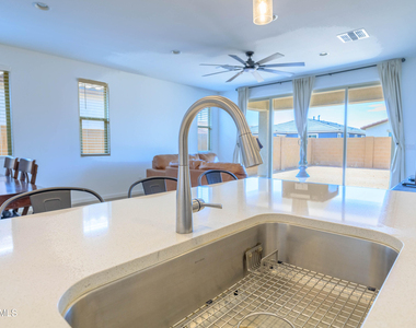 40005 W Elm Drive - Photo Thumbnail 30