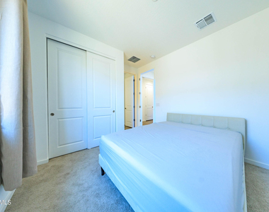 40005 W Elm Drive - Photo Thumbnail 16