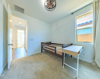 40005 W Elm Drive - Photo Thumbnail 12