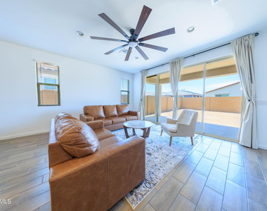 40005 W Elm Drive - Photo Thumbnail 25