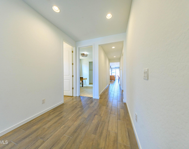 40005 W Elm Drive - Photo Thumbnail 4
