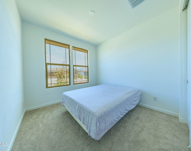 40005 W Elm Drive - Photo Thumbnail 5