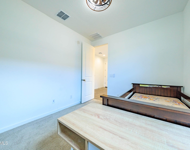 40005 W Elm Drive - Photo Thumbnail 11