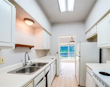 3550 Country Square Drive - Photo Thumbnail 8