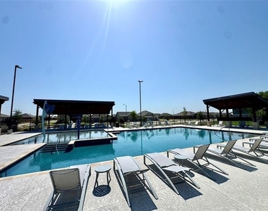 4308 Cornelia Street - Photo Thumbnail 17