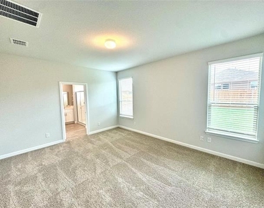 4308 Cornelia Street - Photo Thumbnail 9