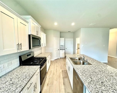 4308 Cornelia Street - Photo Thumbnail 6
