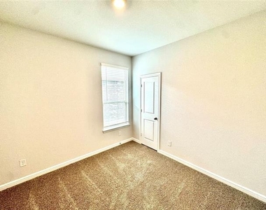 4308 Cornelia Street - Photo Thumbnail 13