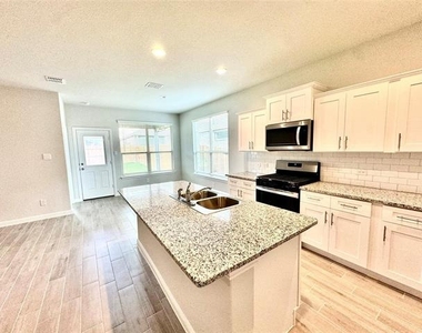 4308 Cornelia Street - Photo Thumbnail 4