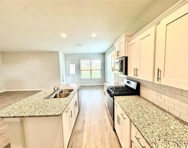 4308 Cornelia Street - Photo Thumbnail 7