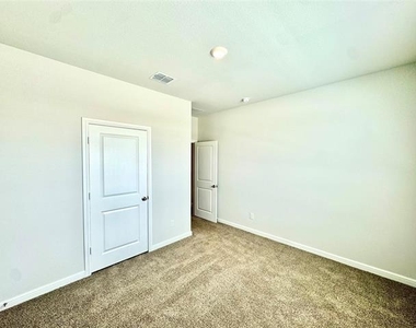 4308 Cornelia Street - Photo Thumbnail 11