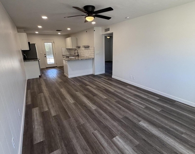 1229 W 4th Street - Photo Thumbnail 5