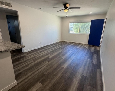 1229 W 4th Street - Photo Thumbnail 3