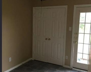 2202 Brookview Drive - Photo Thumbnail 16