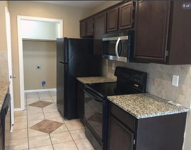 2202 Brookview Drive - Photo Thumbnail 8