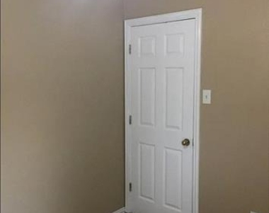 2202 Brookview Drive - Photo Thumbnail 15