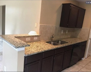 2202 Brookview Drive - Photo Thumbnail 9