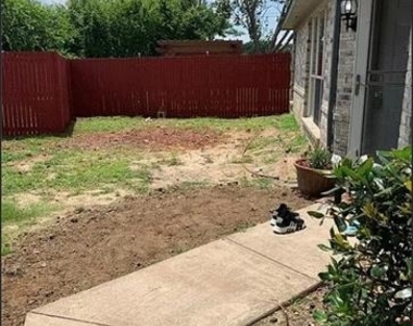 2202 Brookview Drive - Photo Thumbnail 1