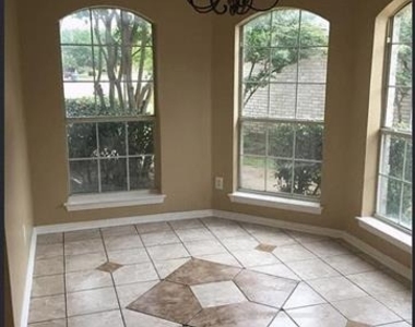 2202 Brookview Drive - Photo Thumbnail 5