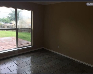 2202 Brookview Drive - Photo Thumbnail 11