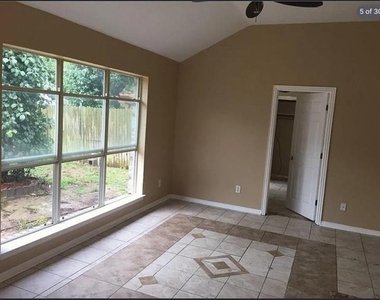 2202 Brookview Drive - Photo Thumbnail 7