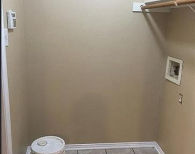 2202 Brookview Drive - Photo Thumbnail 17