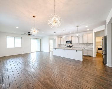 2306 E Branham Lane - Photo Thumbnail 7