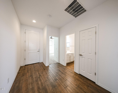 2306 E Branham Lane - Photo Thumbnail 5