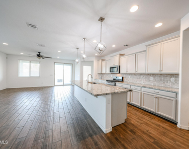 2306 E Branham Lane - Photo Thumbnail 6