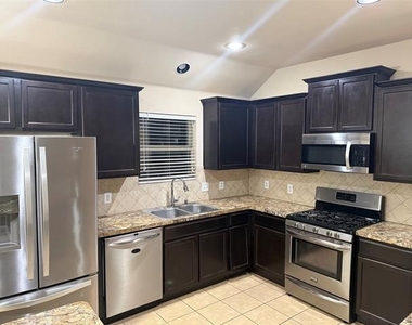 2208 Jonathan Creek Drive - Photo Thumbnail 2
