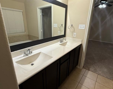 2208 Jonathan Creek Drive - Photo Thumbnail 6