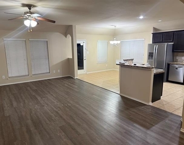 2208 Jonathan Creek Drive - Photo Thumbnail 8