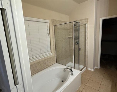 2208 Jonathan Creek Drive - Photo Thumbnail 4