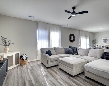 1804 Mccree Street - Photo Thumbnail 6