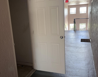 2802 Sarento Place - Photo Thumbnail 16