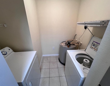 2802 Sarento Place - Photo Thumbnail 14
