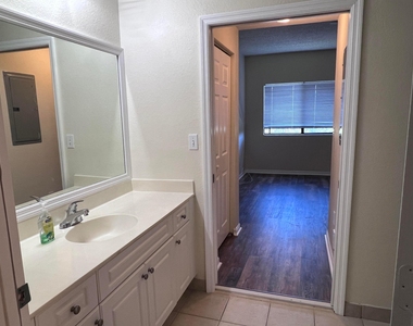 2802 Sarento Place - Photo Thumbnail 12