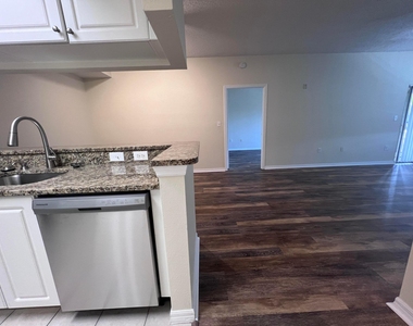 2802 Sarento Place - Photo Thumbnail 4