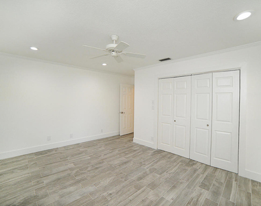 6943 Giralda Circle - Photo Thumbnail 17
