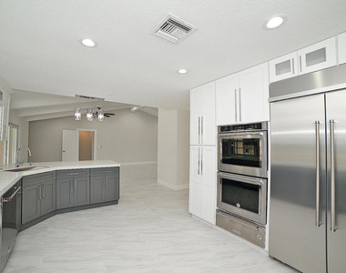 6943 Giralda Circle - Photo Thumbnail 6