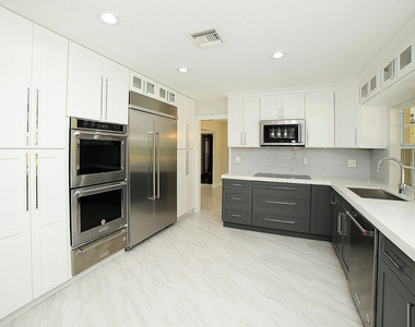 6943 Giralda Circle - Photo Thumbnail 7
