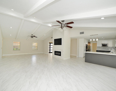 6943 Giralda Circle - Photo Thumbnail 8