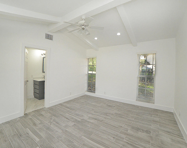 6943 Giralda Circle - Photo Thumbnail 15
