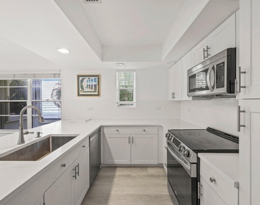 664 Forsyth Street - Photo Thumbnail 7
