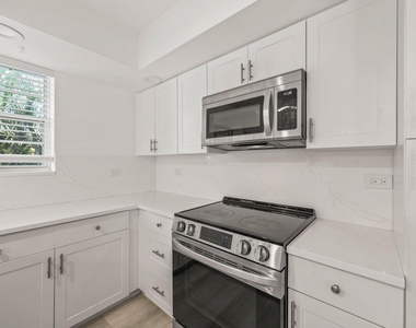 664 Forsyth Street - Photo Thumbnail 6